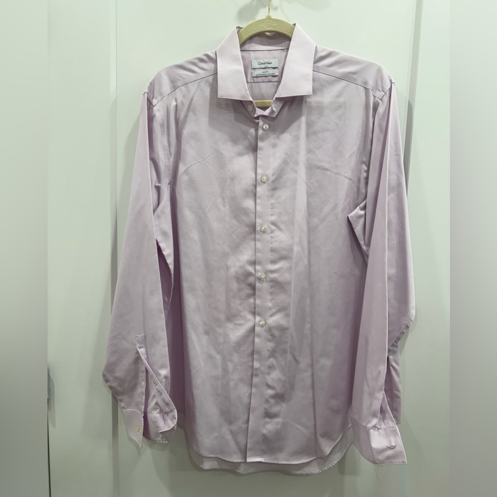 Calvin Klein Men's Lilac/Pastel Pink Hue Dress Shirt. Size Size 16 1/2 34-35